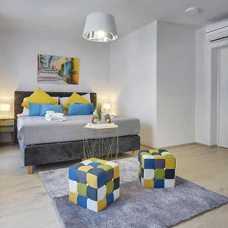 D&a Amphitheatre With Free Parking Pula