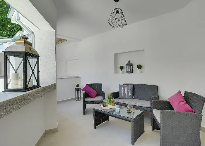 D&a Amphitheatre With Free Parking * Πούλα