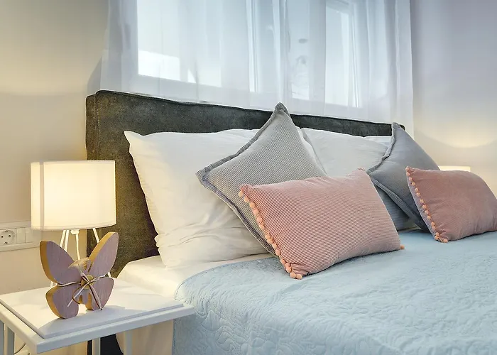 D&a Amphitheatre With Free Parking Πούλα